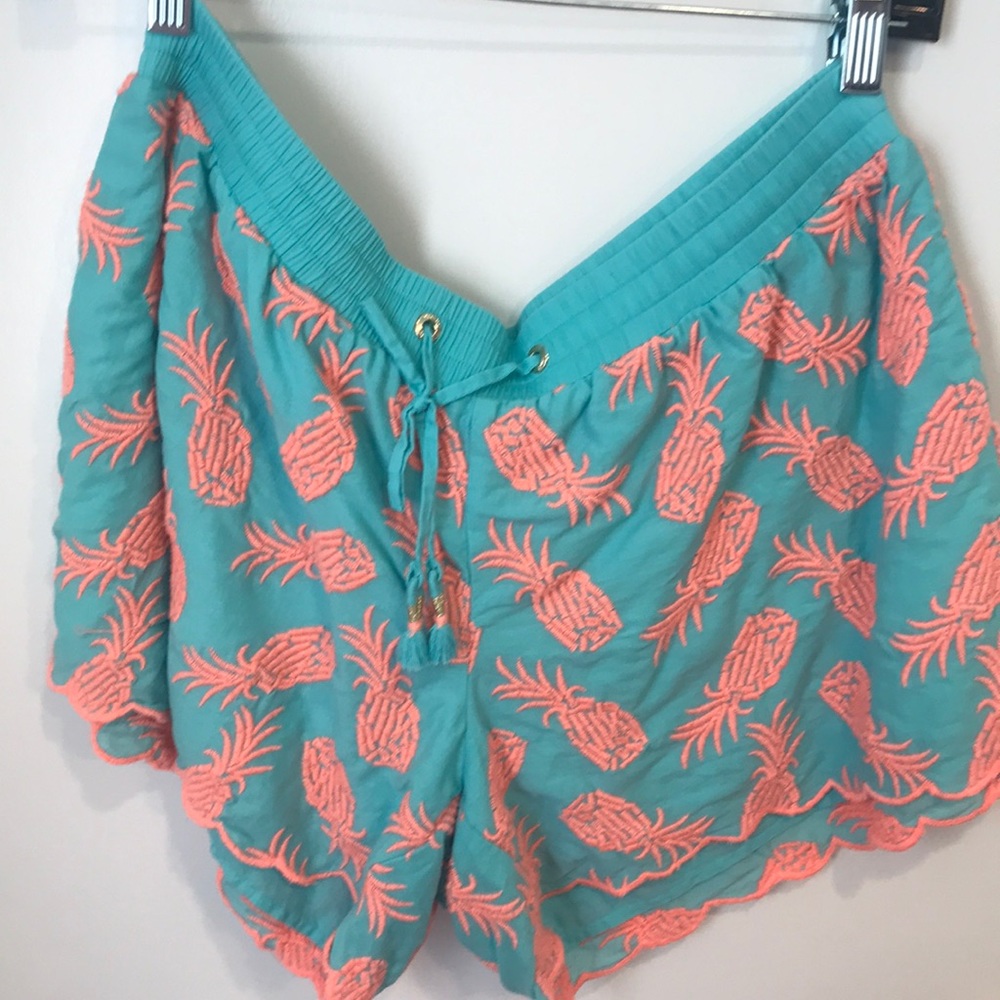 Lilly pineapple shorts